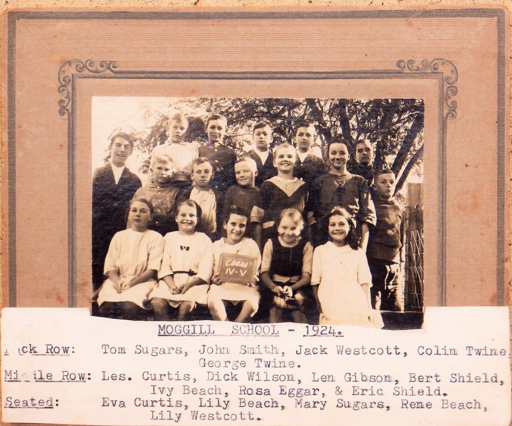 Moggill_state_school_1924_students_years_4_and_5